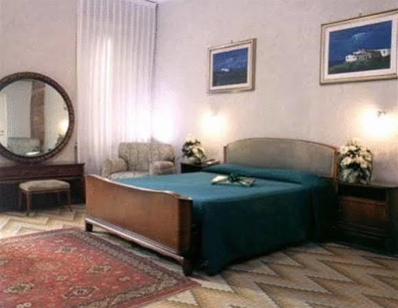 Hotel Croce Di Malta Roma Exterior foto